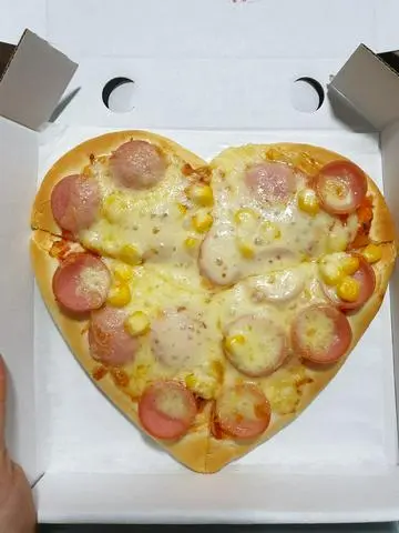 Hình ảnh Pizza Xúc Xích Đức Phô Mai. 17cm