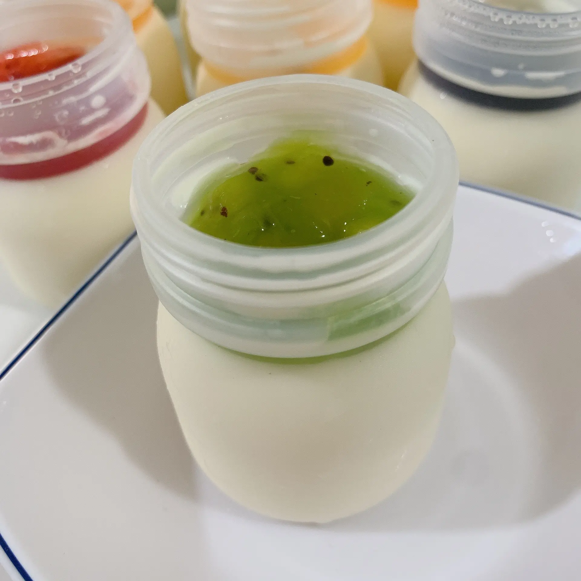 Hình ảnh Sữa chua phô mai + xốt Kiwi