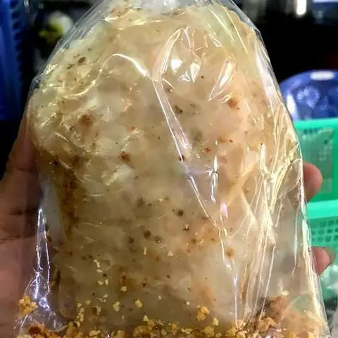 Hình ảnh Bánh tráng muối tỏi nghệ sỹ