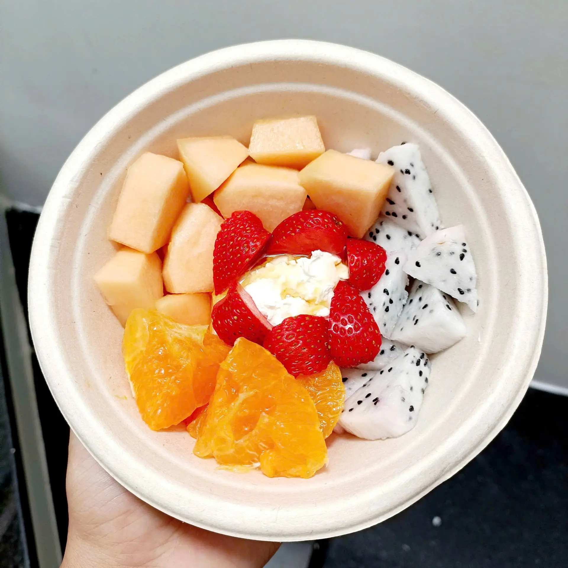 Hình ảnh Sữa chua Hy Lạp mix trái cây - Greek Yogurt with mixed fruits