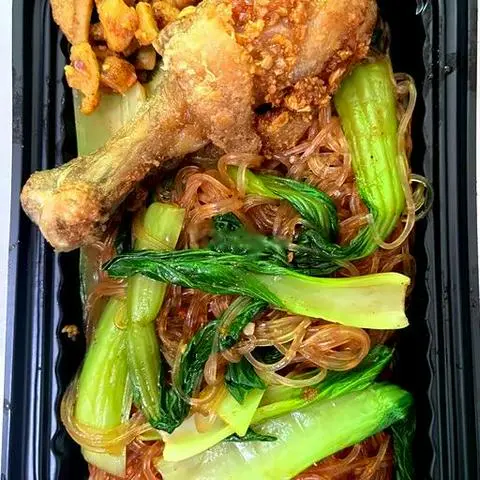 Hình ảnh Miến trộn gà tắm mắm tỏi - canh lòng đào