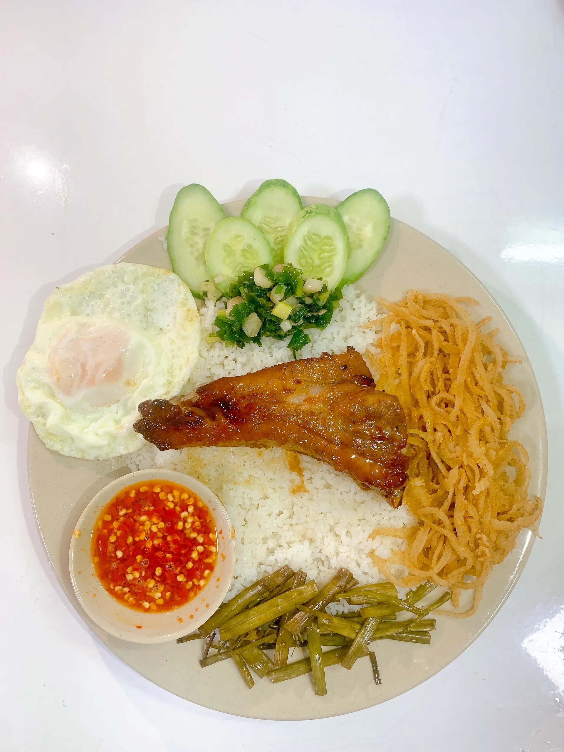 Hình ảnh Cơm Tấm Sườn Que Bì Ốp La