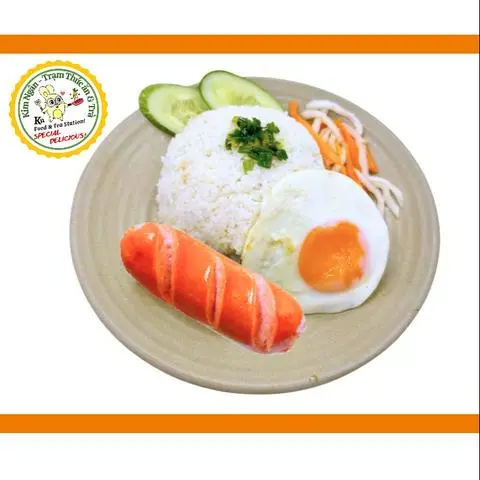 Hình ảnh Cơm Ốp la + Xúc xích xông khói