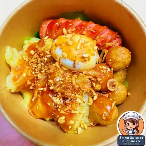 Hình ảnh Mì Trộn Hoành Thánh (5v) + Trứng Lòng Đào + Xúc Xích + Bò Viên (5v)