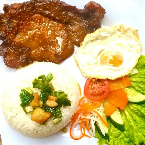 Hình ảnh Cơm tấm sườn trứng ốp la