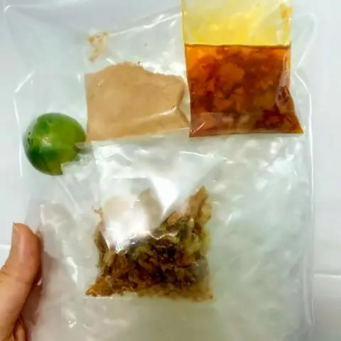 Hình ảnh Bánh tráng muối nhuyễn sate hành phi nhà làm