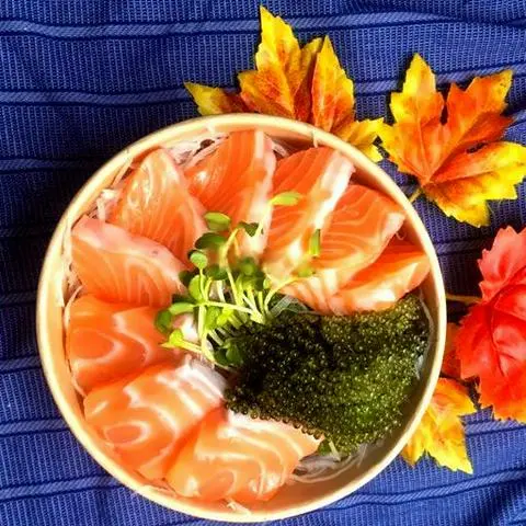 Hình ảnh Sashimi cá hồi - 150gr ( 9-10 miếng)