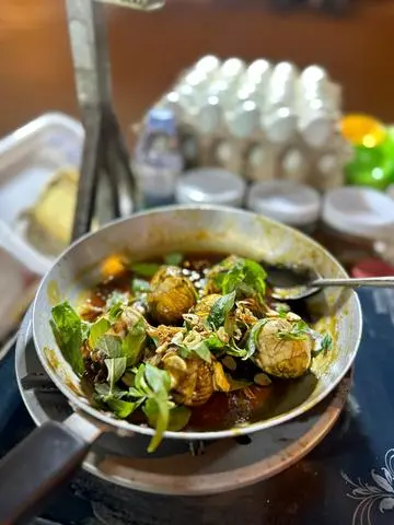Hình ảnh Combo: 3 Trứng lộn xào me ngon nhức nách