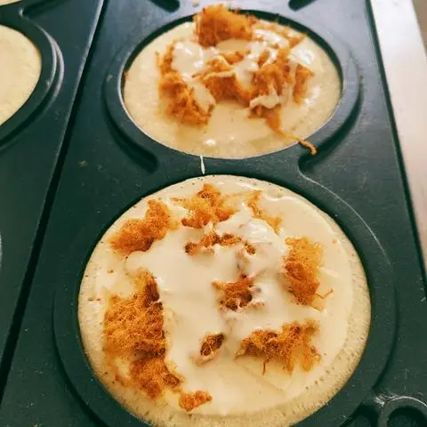 Hình ảnh Bánh đồng tiền nhân phô mai - chà bông gà cay 