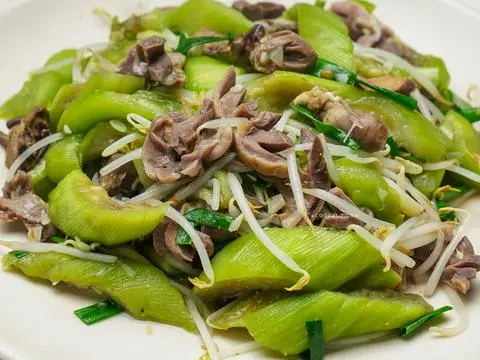 Hình ảnh Cơm lòng gà xào mướp 