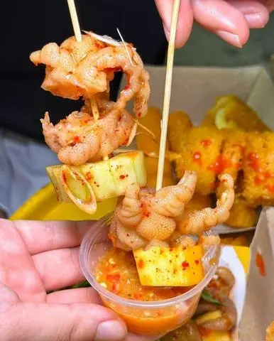 Hình ảnh Chân gà sốt thái rút xương ( hộp lớn)