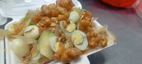 Hình ảnh bánh tráng trộn tép mỡ giòn rụm 