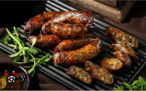 Hình ảnh cơm chiên dồi sụn + trứng đập vào chiên chung với cơm 