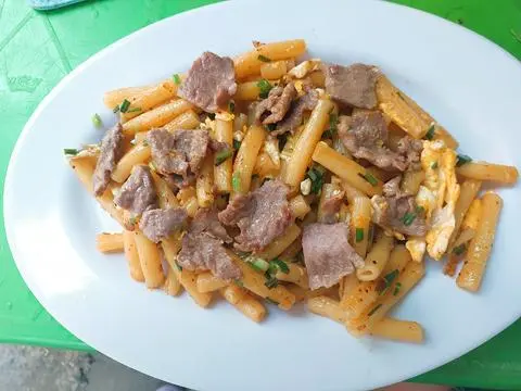 Hình ảnh Nui xào Bò trứng trộn