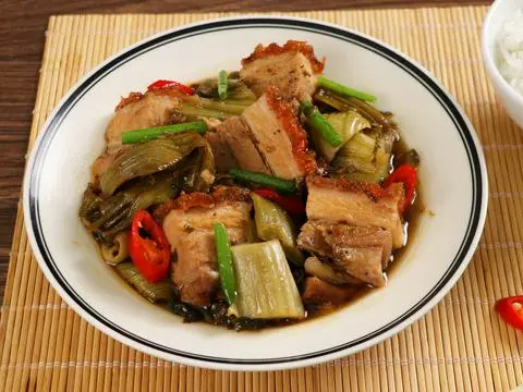 Hình ảnh Combo Cơm Heo Quay Xào Cải Chua + Canh Rong Biển