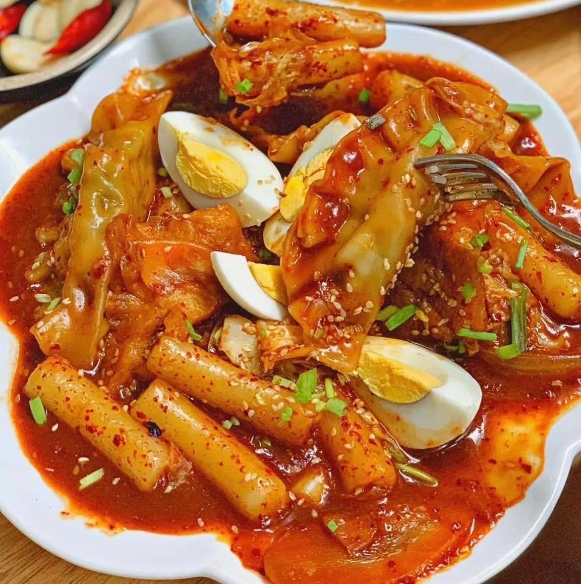 Hình ảnh BÁNH MANDU SỐT CAY HOẶC ÍT CAY