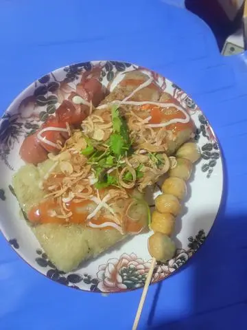 Hình ảnh Bánh trưng  chiên  giòn combo xúc xích viên