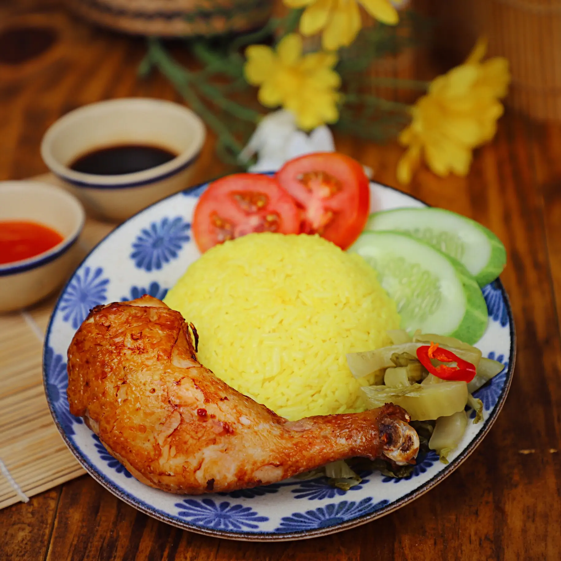 Hình ảnh Cơm Gà Xối Mỡ (Đùi Tỏi/Má Đùi)