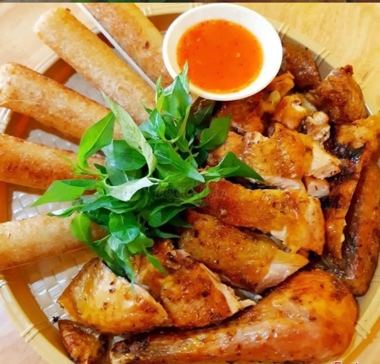 Hình ảnh Gà nướng nguyên con + 1 cây cơm lam