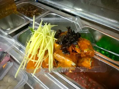 Hình ảnh Bánh Tráng Cuốn Khô Bò Đen