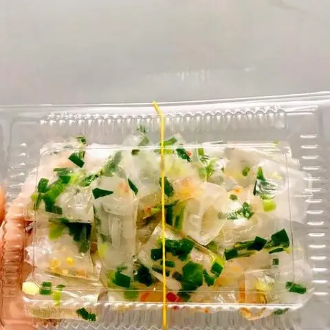 Hình ảnh Bánh tráng cuốn mỡ hành ớt rim