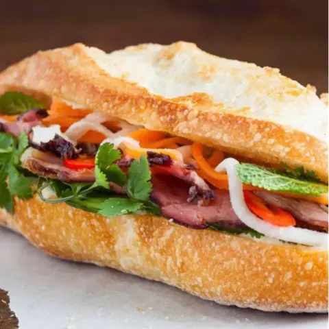 Hình ảnh Bánh mì chả lụa - nem chua