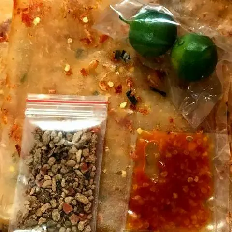 Hình ảnh Bánh tráng siêu cay muối to chấm tôm