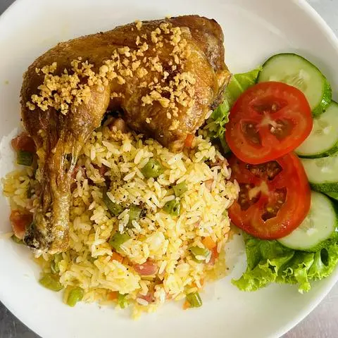 Hình ảnh Cơm chiên dương châu gà mắm tỏi - nhỏ