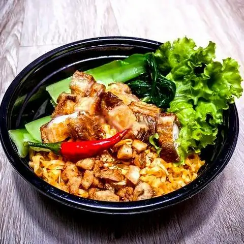 Hình ảnh Mì Trộn Heo Quay -  Chả Cá Thêm
