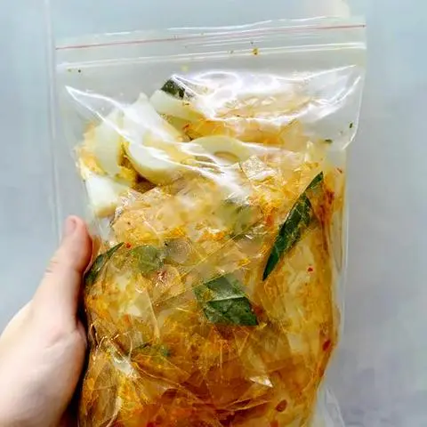 Hình ảnh Bánh tráng trộn ớt rim rau răm siêu cay 2 trứng cút