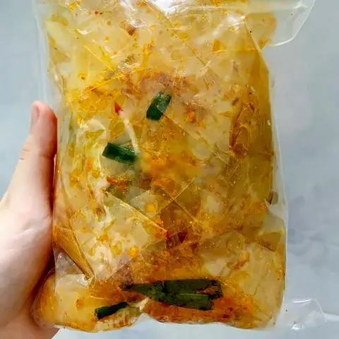 Hình ảnh Bánh tráng trộn muối sate rau rắm không trứng