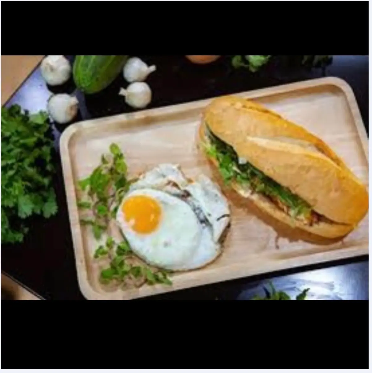 Hình ảnh Bánh mì cá mòi ốp la