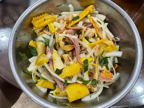 Hình ảnh Gỏi gà Tam Kỳ ủ muối