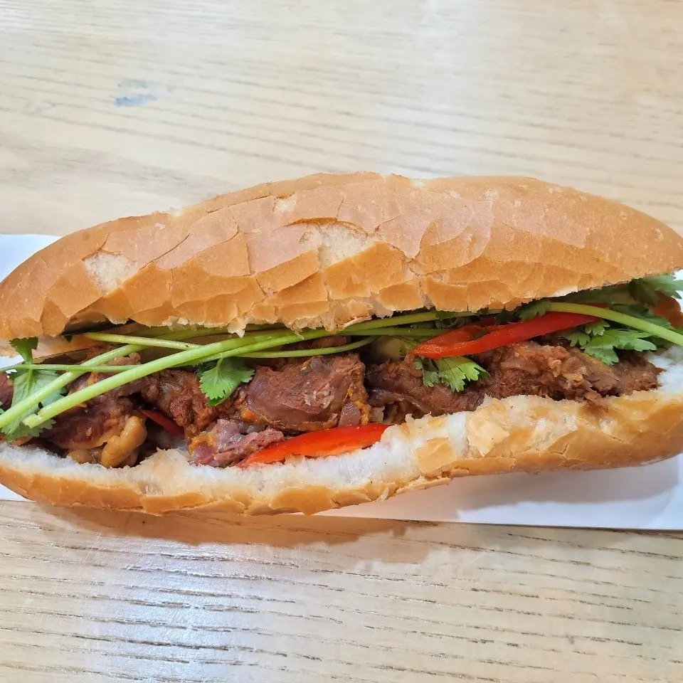 Hình ảnh Bánh Mì Kẹp Bò Kho
