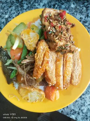 Hình ảnh cơm thập Cẩm heo quay 