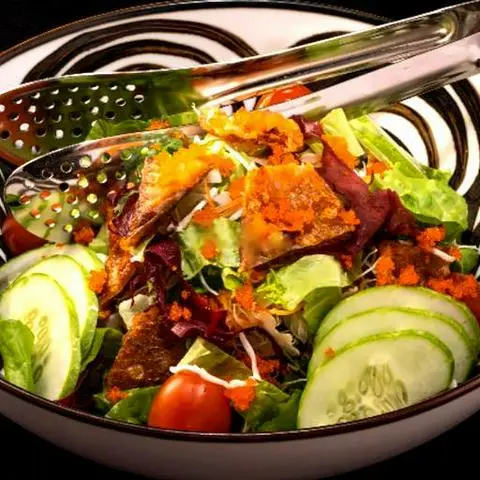Hình ảnh Salmon skin salada