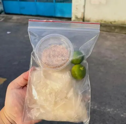 Hình ảnh Bánh tráng chấm  muối nhuyễn