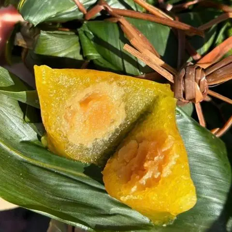 Hình ảnh Bánh Ú Tro Lá Dong - 12 cái