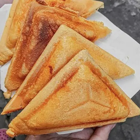 Hình ảnh Hotdog phomai kéo sợi