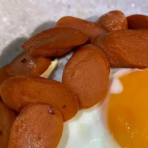 Hình ảnh Mì trộn cay xúc xích
