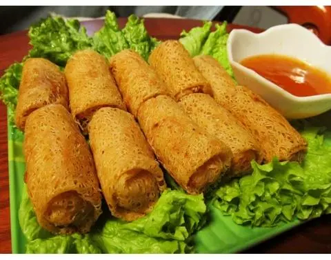 Hình ảnh Chả Giò Thịt Khoai Môn Bún Rau Sống Mắm Tỏi Ớt - 5 Cái