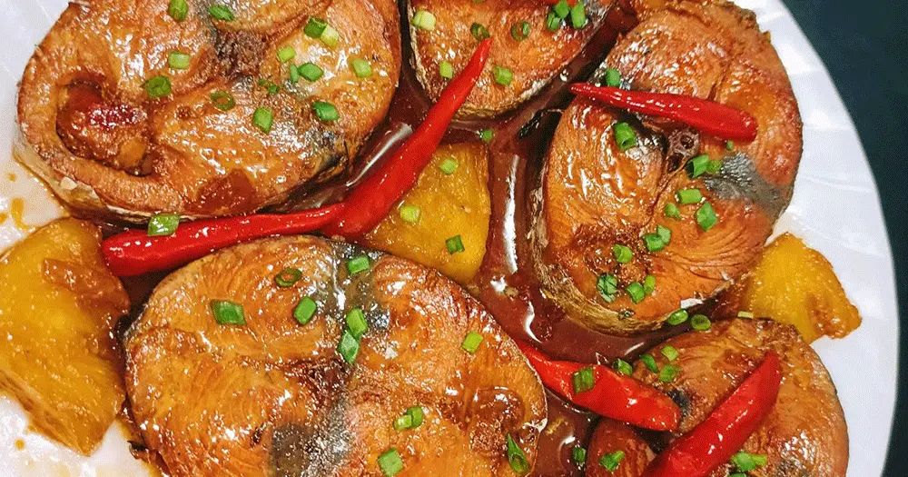 Hình ảnh cơm cá ngừ kho thơm