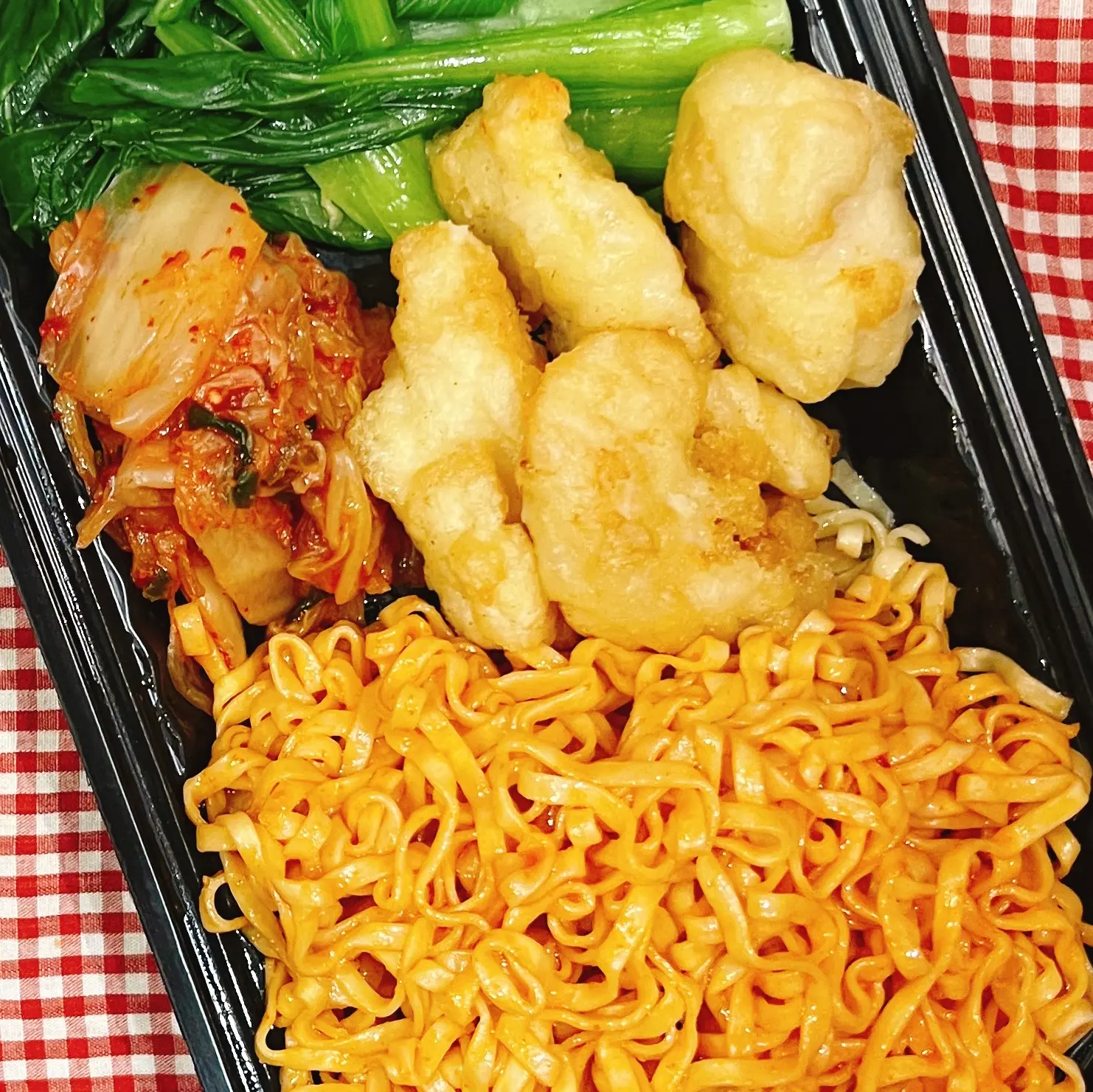 Hình ảnh Mì trộn gà miếng sốt cay vừa 