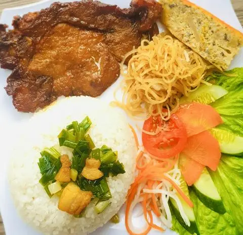 Hình ảnh Cơm tấm sườn bì chả