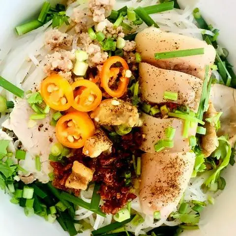 Hình ảnh Hoành thánh mì tươi khô đuôi heo