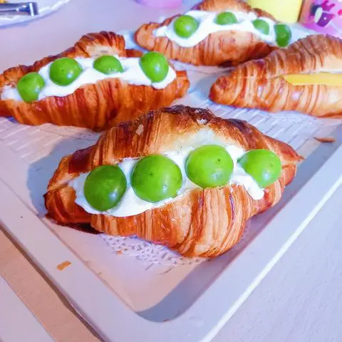Hình ảnh Bánh sừng trâu nho (Grape Croissant)