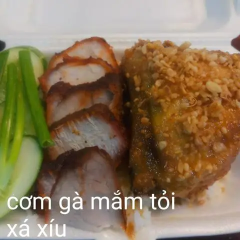 Hình ảnh Cơm gà mắm tỏi xá xíu