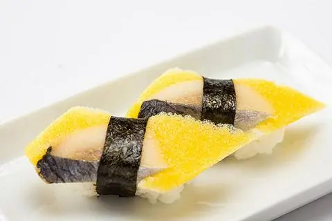 Hình ảnh Sushi cá trích ép trứng