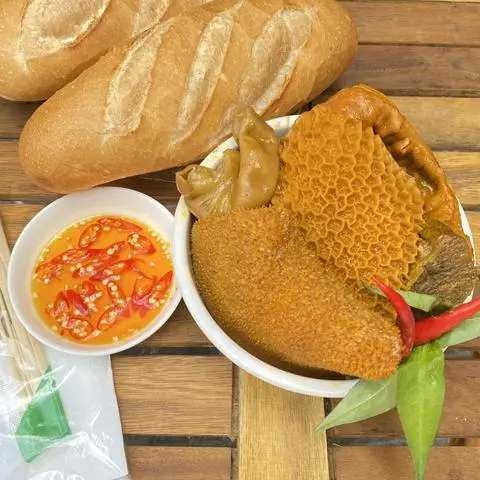 Hình ảnh Phá Lấu Bò Phần Lớn + 2 Ổ Bánh Mì 
