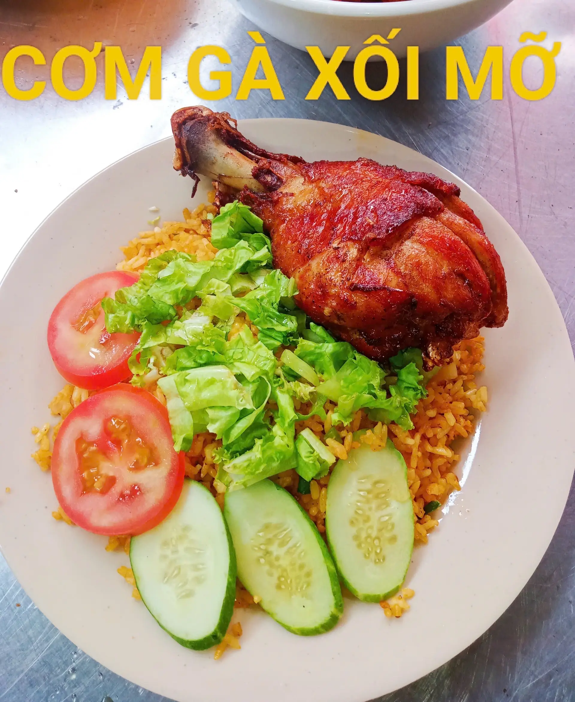 Hình ảnh Cơm gà xối mỡ đùi lớn